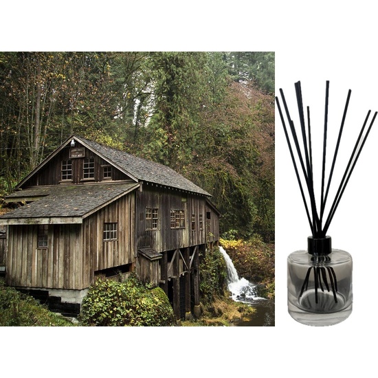 Crisp Cedar & Amber - Reed Diffuser